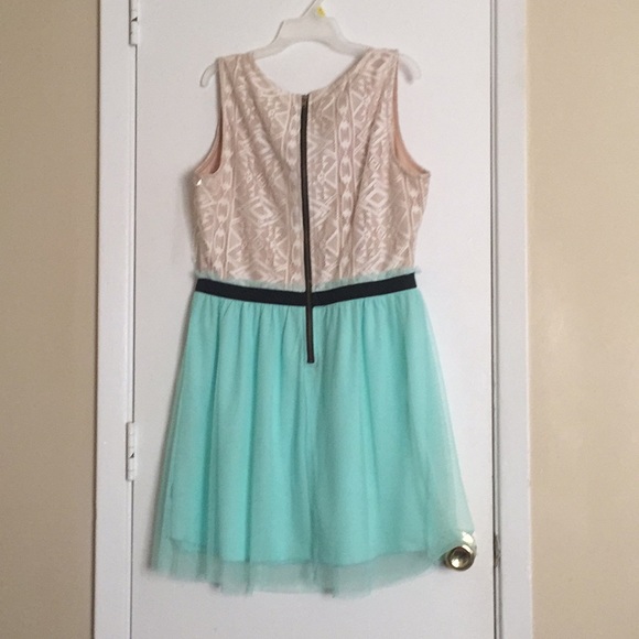 Spring dress - Picture 2 of 3